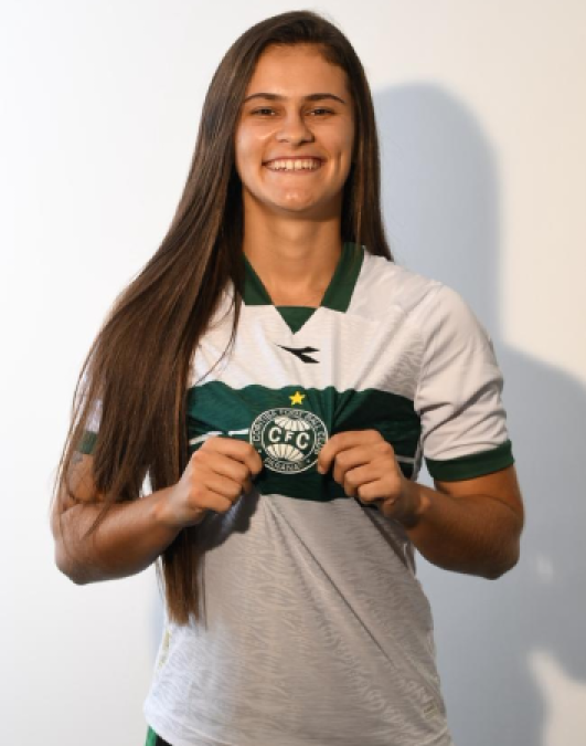 Giih Ferreira<h5>Defensive Midfielder / Midfielder</h5>
